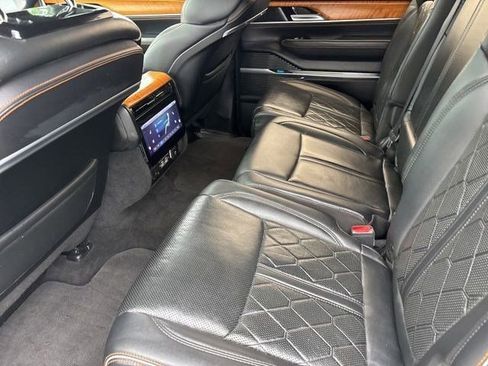 Used 2022 Jeep Grand Wagoneer Series III w/ Flexible Seating Group AWD/4WD image 34
