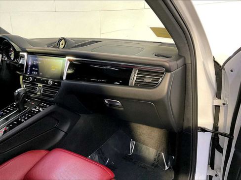 Used 2024 Porsche Macan AWD/4WD image 22