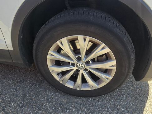 Used 2018 Volkswagen Tiguan SE AWD/4WD image 11