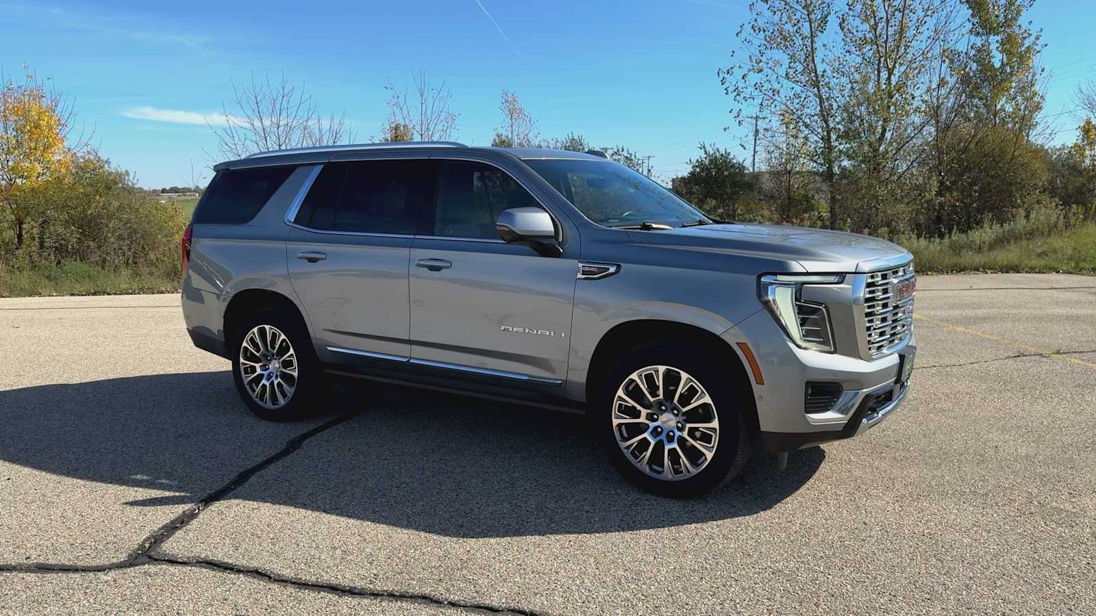 Used 2025 GMC Yukon Denali w/ Denali Reserve Package AWD/4WD image 1