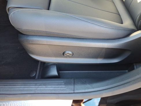 New 2025 Mercedes-Benz GLB 250 4MATIC image 15