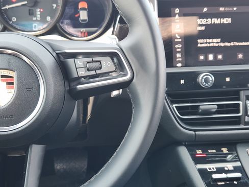 Used 2023 Porsche Macan AWD/4WD image 28