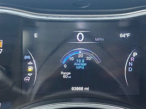 Used 2020 Jeep Grand Cherokee Laredo AWD/4WD image 13