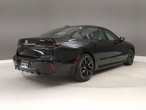 New 2026 BMW 740i w/ Premium Package image 7