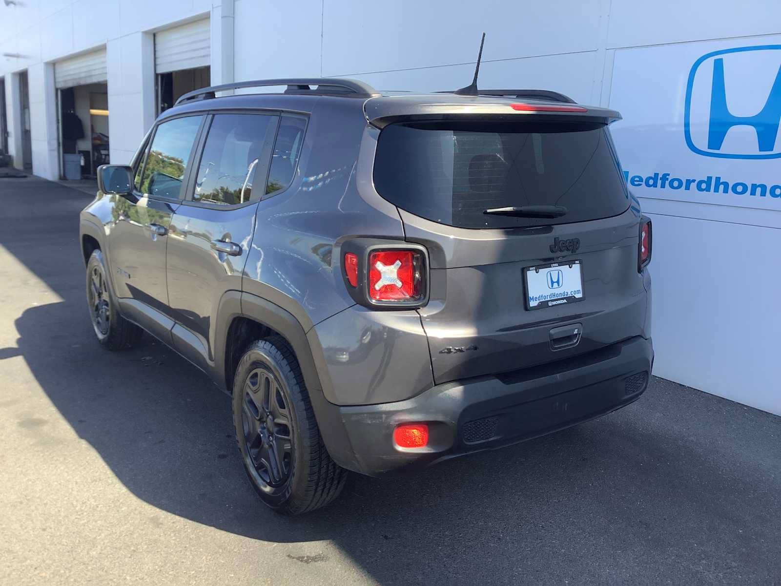 Used 2018 Jeep Renegade Sport w/ Power & Air Group AWD/4WD image 4