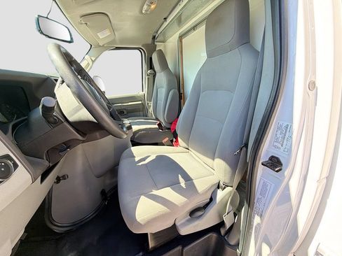 Used 2023 Ford E-450 and Econoline 450 Super Duty RWD image 21
