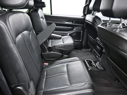 Used 2022 Jeep Wagoneer Series III w/ Flexible Seating Group image 21