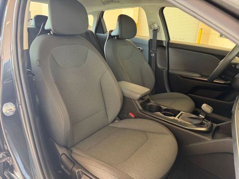 Used 2025 Kia K4 LXS image 32