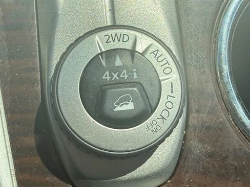 Used 2015 Nissan Pathfinder Platinum FWD image 21