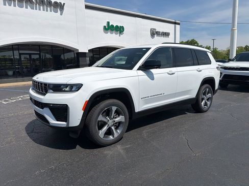 New 2026 Jeep Grand Cherokee L Limited w/ Luxury Tech Group II AWD/4WD image 4