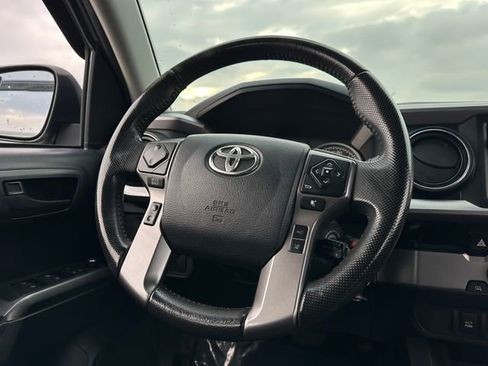 Used 2018 Toyota Tacoma SR5 image 19