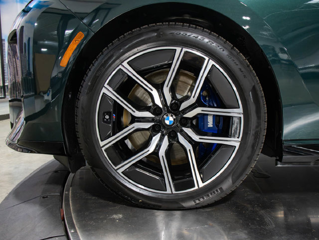 Used 2027 BMW i7 xDrive50 w/ M Sport Package AWD/4WD image 5