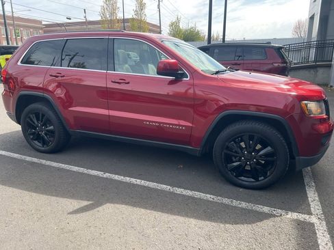 Used 2013 Jeep Grand Cherokee Altitude image 3