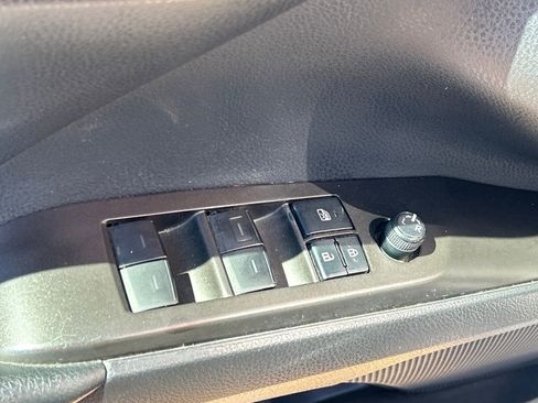 Used 2021 Toyota Camry SE image 7