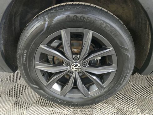 Used 2023 Volkswagen Tiguan SE AWD/4WD image 14