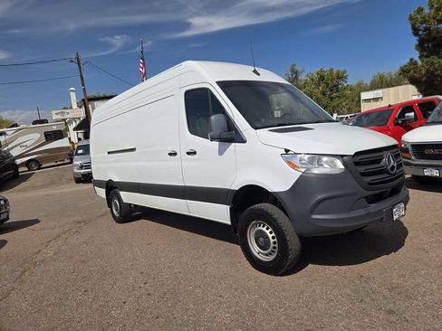 Used 2024 Mercedes-Benz Sprinter 2500 image 14