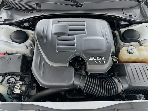 Used 2022 Chrysler 300 Touring w/ Sport Appearance Package image 31