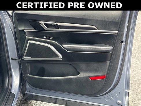 Used 2023 Kia Telluride S image 6