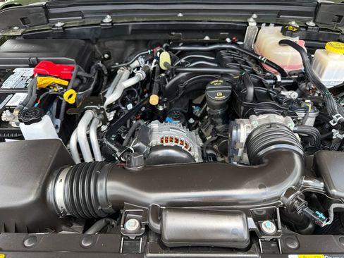 Used 2022 Jeep Gladiator Sport AWD/4WD image 8