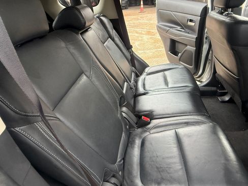 Used 2020 Mitsubishi Outlander SE FWD image 16