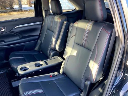 Used 2019 Toyota Highlander SE image 21