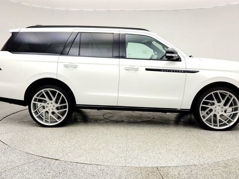 Used 2025 Lincoln Navigator Reserve w/ Jet Appearance Package image 4