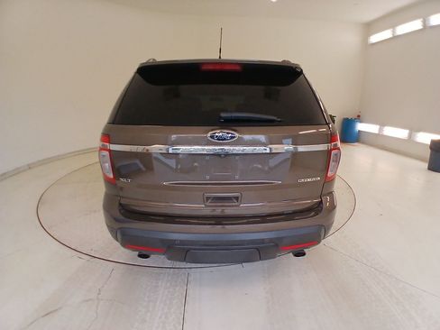 Used 2015 Ford Explorer XLT w/ Equipment Group 202A FWD image 8