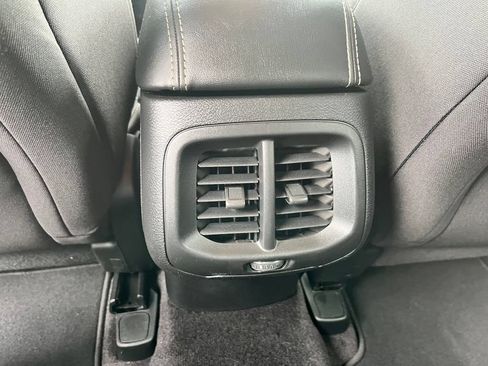 Used 2018 Jeep Cherokee Latitude w/ Safety Group AWD/4WD image 19