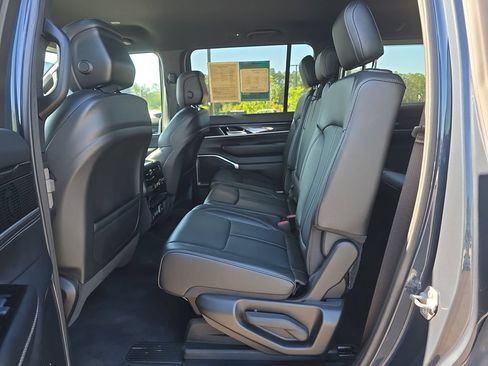 Used 2024 Jeep Wagoneer 4WD image 22