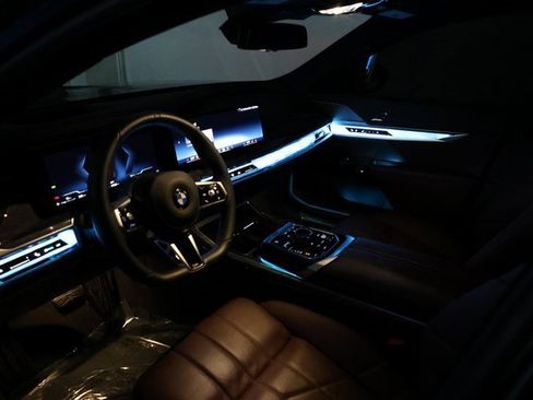 Used 2025 BMW 760i xDrive w/ Executive Package image 74