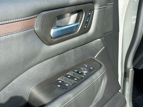 Used 2025 Nissan Armada SL w/ Captain's Chari Seat Package image 21