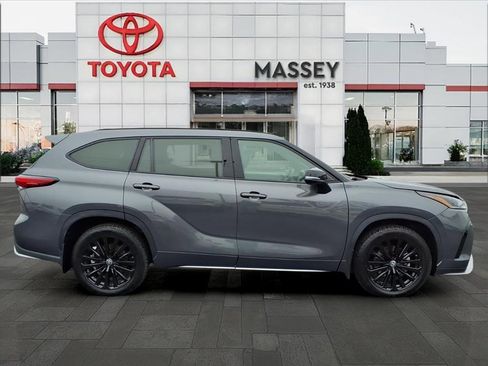 Used 2023 Toyota Highlander XSE image 2