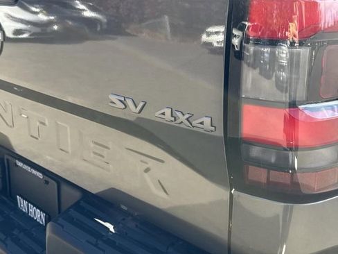 Used 2024 Nissan Frontier SV w/ SV Convenience Package image 29