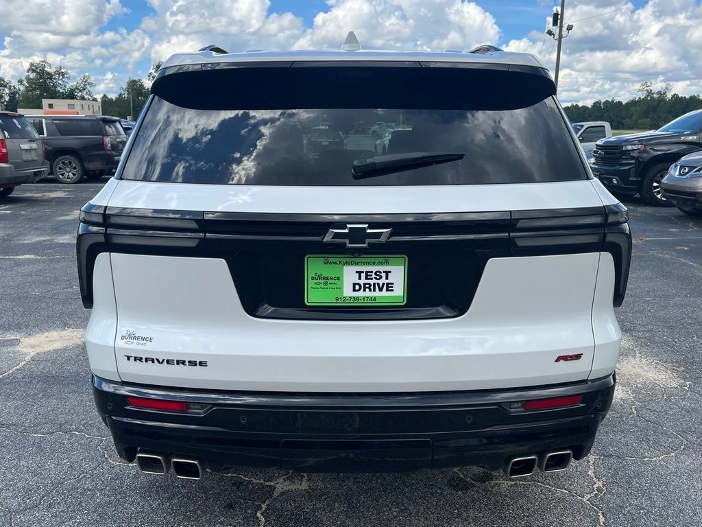 Used 2025 Chevrolet Traverse RS w/ LPO, Floor Liner Package FWD image 5