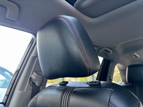 Used 2019 Toyota Highlander AWD V6 image 35