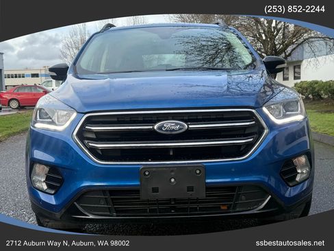 Used 2019 Ford Escape Titanium image 2