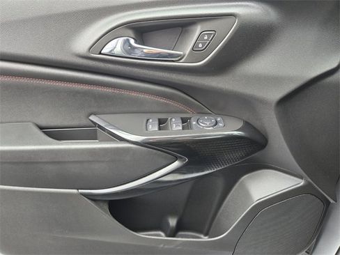 Used 2025 Chevrolet Trax RS image 31