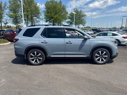 Used 2023 Honda Pilot Touring image 9