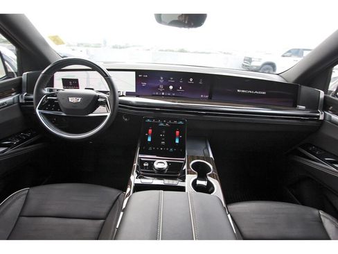 Used 2025 Cadillac Escalade Premium Luxury AWD/4WD image 9