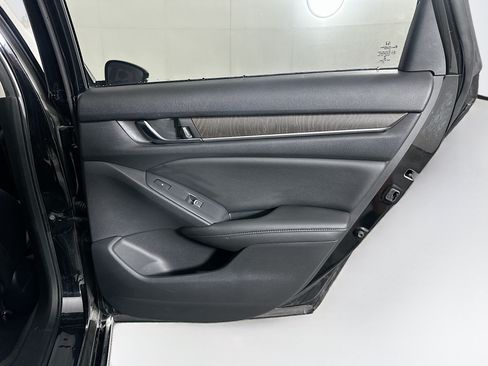 Used 2020 Honda Accord Touring image 29