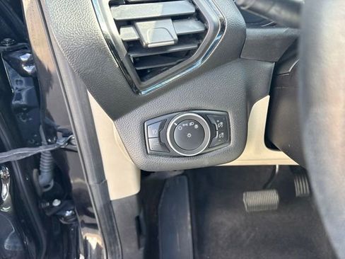 Used 2019 Ford Escape Titanium AWD/4WD image 18
