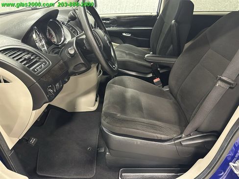 Used 2018 Dodge Grand Caravan SE w/ UConnect Hands-Free Group image 27