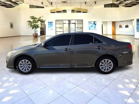 Used 2012 Toyota Camry LE FWD image 8