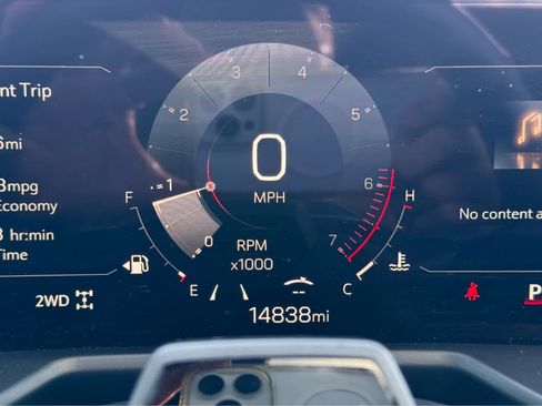 Used 2025 GMC Acadia AT4 w/ Super Cruise Package image 18