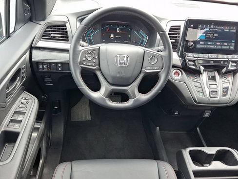 Used 2023 Honda Odyssey Sport image 2