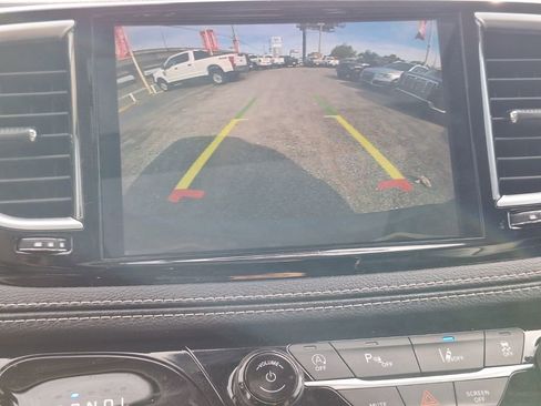 Used 2023 Chrysler Pacifica Limited FWD image 17