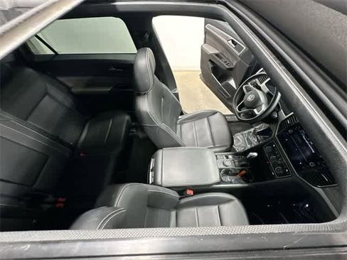 Used 2023 Volkswagen Atlas Cross Sport SE w/ Panoramic Sunroof Package image 6