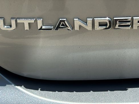 Used 2023 Mitsubishi Outlander SEL FWD image 10