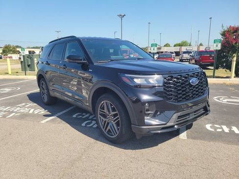 Certified 2025 Ford Explorer ST-Line w/ ST-Line Street Pack AWD/4WD image 3
