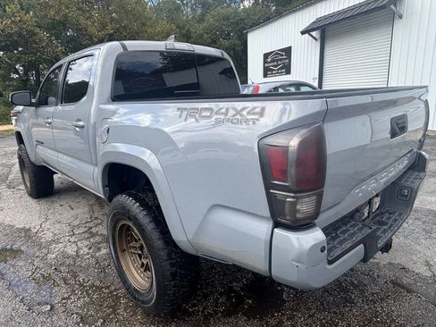 Used 2021 Toyota Tacoma TRD Sport w/ Technology Package image 11